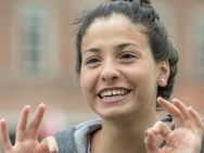 சிரிய கடலில் விழுந்து... 20 உயிர்களை மீட்டு... மக்கள் மனக் கடலில் ராணியாக நீச்சலடிக்கும் யுஸ்ரா!