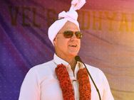 டி.என்.பி.எல். கிரிக்கெட்: வேட்டியில் அசத்திய மேத்யூ ஹைடன், பிரட் லீ