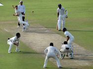 318 ரன்களுக்கு ஆல் அவுட் ஆனது இந்தியா.. நியூசிலாந்து நிதான ஆட்டம்