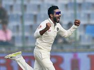 முதல் இன்னிங்சில் அசத்தல் சுழல்.. 2வது இன்னிங்சில் அதிரடி பேட்டிங்.. வலுவான நிலையில் இந்தியா