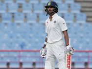 இதற்குத்தான் ஆசைப்பட்டாயா பாலகுமாரா.. ஷிகர் தவானை வறுக்கும் ரசிகர்கள்!