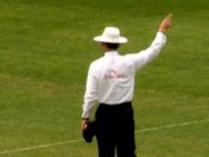 இனி நடுவர் தீர்ப்பே இறுதி கிடையாது.. டி.ஆர்.எஸ் நடைமுறையை ஏற்க பிசிசிஐ சம்மதம்!