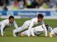 கிரவுண்டுல படுத்து அசிங்கம் பண்றாங்கப்பு.. பாக். கிரிக்கெட் வீரர்கள் மீது எம்.பி பாய்ச்சல்