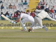 மொகாலி டெஸ்டில் இந்திய பவுலர்கள் ஆதிக்கம்.. 268 ரன்களுக்கு 8 விக்கெட்டை இழந்த இங்கிலாந்து