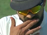 சூயிங்கம் எச்சிலை வைத்து பந்தை பளிச்சிட வைத்த கோஹ்லி.. விசாரணையிலிருந்து தப்பினார்!