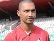 சூதாட்டம்.. தென் ஆப்பிரிக்க கிரிக்கெட் வீரருக்கு 2 ஆண்டுகள் விளையாடத் தடை!