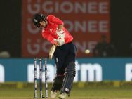 முதலாவது டி20: இந்தியாவை 7 விக்கெட் வித்தியாசத்தில் வீழ்த்தி இங்கிலாந்து அபார வெற்றி