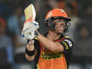 10வது ஐபிஎல் கிரிக்கெட்: முதல் சிக்ஸ், முதல் விக்கெட் என்ற பெருமையை பெற்றார் டேவிட் வார்னர்!