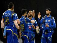 மெக்கல்லம், தினேஷ் கார்த்திக் அதிரடி வீண்.. மும்பை இந்தியன்சிடம் வீழ்ந்தது குஜராத் லயன்ஸ்