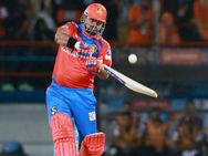 கேப்டன் ரெய்னா அதிரடி.. கொல்கத்தாவை 4 விக்கெட்டுகள் வித்தியாசத்தில் வீழ்த்தியது குஜராத் லயன்ஸ்