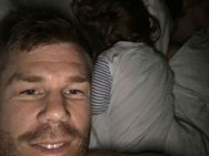 மாடி வீட்டுக்காரர் கோபமா இருக்கார் செல்லம்... இடிக்கு பயந்த மகள்.. தைரியம் கொடுத்த வார்னர்!