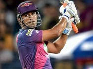 அப்படி அடி சபாசு... கேலி செய்த கோயங்காவையே எழுந்து நின்று கைதட்ட வைத்த டோணி!