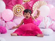 இன்று பர்த்டே கொண்டாடும் இந்த கியூட் குட்டிப் பாப்பா யார் தெரிகிறதா?