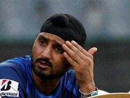 டொக்காகி போன டோணிக்கு வாய்ப்பு தரும்போது எனக்கு ஏன் தரவில்லை? பொங்கி எழுந்த ஹர்பஜன்சிங்!