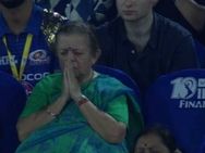 மும்பைக்காக மாஞ்சு மாஞ்சு சாமி கும்பிட்ட பாட்டி.. அம்பானி மாமியாராம்ல!