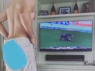 மும்பை த்ரில் வெற்றி.. கொண்டாட்ட வெறியில் ஷேம், ஷேம் பப்பி ஷேமான இங்கிலாந்து வீரர்! வைரல் வீடியோ