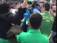 கிரிக்கெட் போட்டி... வேற்றுமையில் ஒற்றுமை காட்டும் இந்திய- பாகிஸ்தான் ரசிகர்கள்