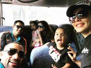 ஓய்வு நேரத்தில் குழந்தைகளோடு கொஞ்சல்.. பாசக்கார டோணி, தவான்!