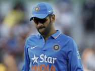 கோஹ்லி டிப்ஸ் கேட்பதை விடுங்க.. பாகிஸ்தான் கேப்டனுக்கே டோணிதான் ஹீரோவாம்!