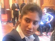 உங்களுக்குப் பிடிச்ச வீரர் யார்.. ஏடாகூட கேள்வி கேட்டு மித்தாலியிடம் வாங்கிக் கட்டிய பாக். நிருபர்