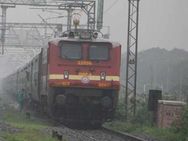 பாகிஸ்தானிடம் போய் தோத்துருச்சே இந்தியா... ஓடும் ரயில் முன்குதித்து 'வங்கதேச ரசிகர்' தற்கொலை