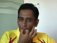 தமிழ்நாடு பிரீமியர் லீக்கிற்கு சப்போர்ட்.. மஞ்சள் ஜெர்சியில் டோணி விசில்போடும் கெத்து இருக்கே, அடடா!