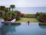 தினேஷ் கார்த்திக் மனைவி குளிக்கும் போட்டோவும், ஹர்திக் பாண்ட்யா கமெண்ட்டும்!