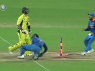 ஆஸி.யை அலறவிட்ட டோணியின் மின்னல் வேக ஸ்டெம்பிங்! வைரல் வீடியோ