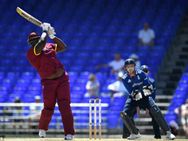 சிக்சர் மட்டும் தான் அடிப்பேன்... ஓட சொல்லக் கூடாது!