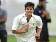 கோஹ்லிக்கு பவுலிங் போட்ட சச்சினின் மகன்... உருவாகிறார் குட்டி மாஸ்டர் பிளாஸ்டர்!