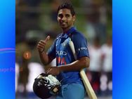 மிரட்டிய புவனேஷ்வர் குமார்... தலைவணங்கிய கோஹ்லி... வைரல் ஆகும் வீடியோ!