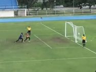 மேலே போய் திரும்பி வந்த பந்து.. அவசரப்பட்ட கீப்பரால் தோற்ற அணி.. வைரலாகும் பெஸ்ட் பெனால்டி கிக்!