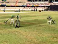 முதல்ல ஃபேனை போடு.. அப்புறமா டாஸை போடு.. ஹைதராபாத் கிரிக்கெட் மைதான அட்ராசிட்டி!