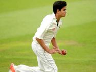 பவுலிங்கில் கலக்கிய அர்ஜுன் டெண்டுல்கர்... எதிரணியை திணற அடித்தது எப்படி!