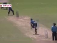 இதுக்கு பேரு பேட்டிங்கா.. ஸ்டம்ப்புக்கு பின்னாடி சென்று பேட் செய்த இலங்கை வீரர்!