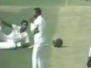 செஞ்சுரி அடித்துவிட்டு வடிவேலு பாணியில் செலிபிரேஷன்.. வைரலான போட்டோ