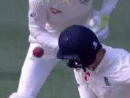 கீப்பிங்ல நாங்க டோணிக்கே டஃப் கொடுப்போம்.. வித்தியாசமான கீப்பிங்கால் கலாய் வாங்கிய ஆஸி. வீரர்