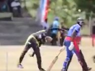 நான் தலை கீழாத்தான் போடுவேன்... இலங்கை அணியில் வித்தியாசமாக பந்து வீசும் இளம் பவுலர்!