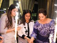 கணவர் பக்கத்தில் இல்லாமல் கேக் வெட்டி பிறந்த நாள் கொண்டாடிய சானியா மிர்சா