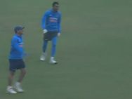 யாரு சொன்னா டோணிக்கு வயசாயிடுச்சின்னு? பாண்ட்யாவே பக்கத்தில் போக முடியவில்லை பாருங்க- வீடியோ