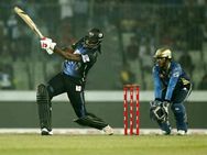 ஏ மக்கா- சிக்கினது எல்லாத்தையும் சிதறவிட்ட கில்லி கெயில்! 69 பந்துகளில் 18 சிக்சர்கள் அடித்து சாதனை