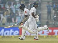 சூடுபிடிக்கும் டெல்லி டெஸ்ட்... இந்தியா டிக்ளேர்.. தள்ளாடும் இலங்கை