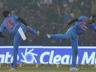 விக்கெட்டை வித்தியாசமாக கொண்டாடிய பாண்டியா... இது என்ன பாஸ் புது தினுசா இருக்கு?