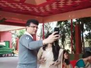 என்ன 'தாதா' இது கூட தெரியாதா?.. செல்பி எடுக்க தெரியாமல் திணறிய கங்குலி! -வீடியோ