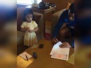 அப்பாவை தொல்லை செய்யாமல் சமத்தா நிற்கும் டோணி மகள்!