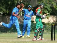 இந்திய அணியிடம் வசமாக வாங்கிய வங்கதேசம்.. ஜூனியர் உலக கோப்பை அரையிறுதிக்கு தகுதி!