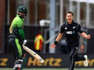 அடப் பரிதாபமே.. 74 ரன்களுக்குள் பாகிஸ்தானை வச்சு செஞ்ச நியூசிலாந்து!