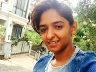 கிரிக்கெட் வீராங்கனையுடன் விளையாடும் ரயில்வே….