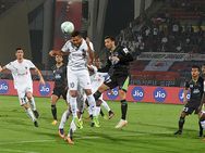 மும்பையின் கனவை தகர்த்த டெல்லி டைனமோஸ்…. மச்சான்கள் வயிற்றில் பாலூற்றியது