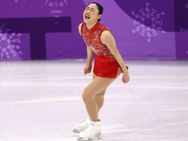 அந்தரத்தில் சுழன்று வித்தை.. ஃபிரி ஸ்கெட்டிங்கில் புதிய சாதனை.. கெத்து காட்டிய அமெரிக்க வீராங்கனை!